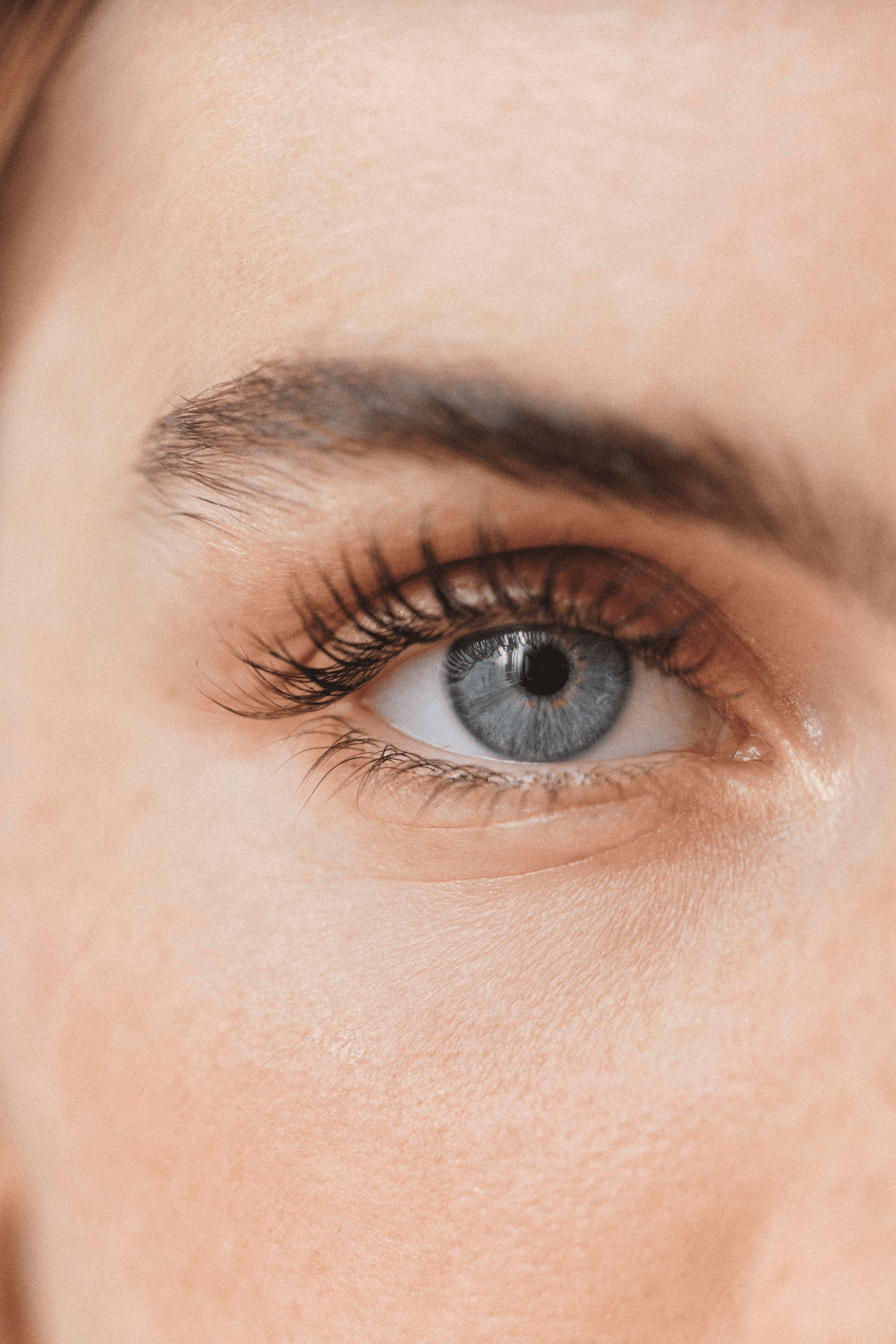 Contour des yeux et lèvres : zone fragile
